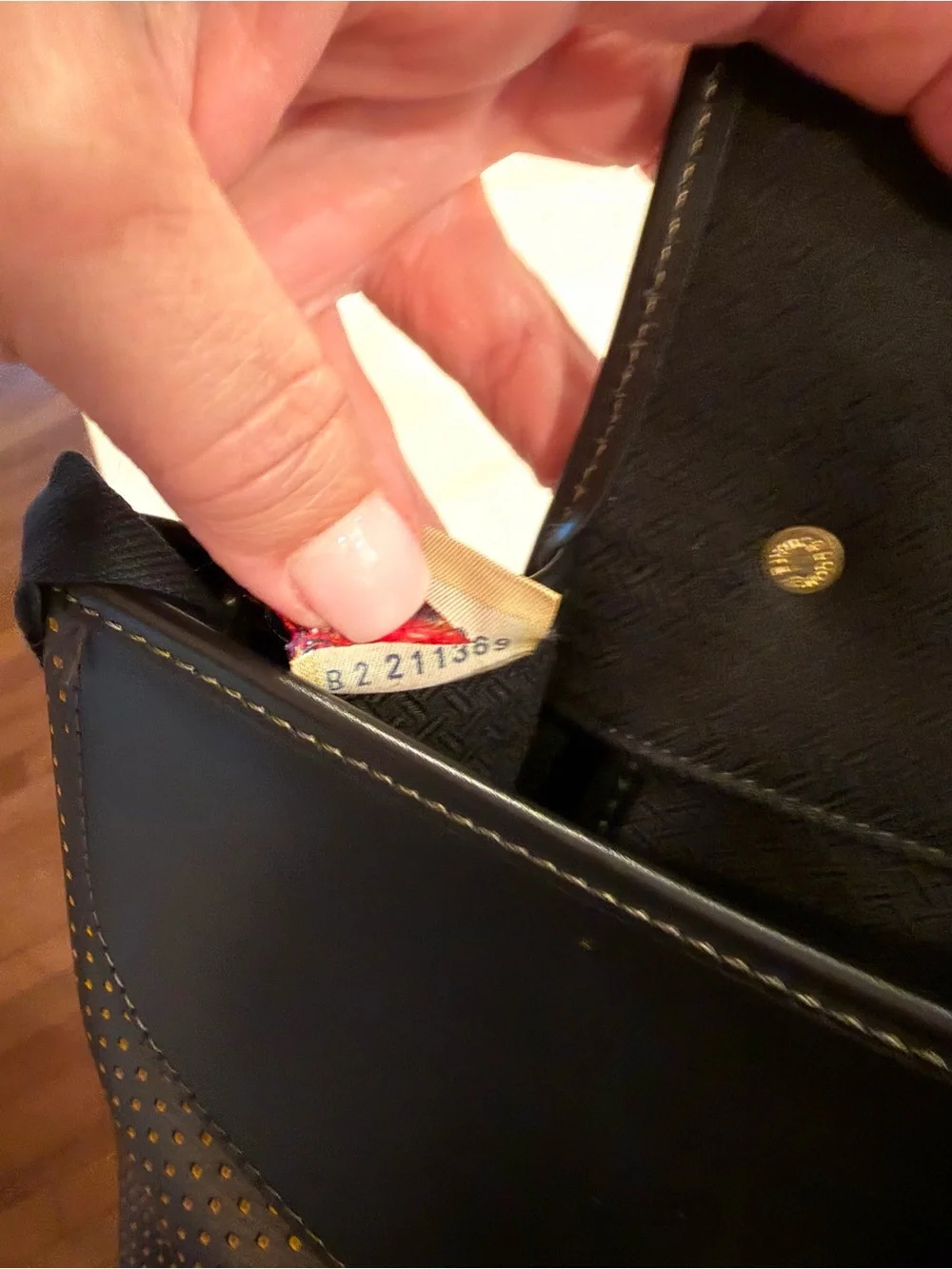 DOONEY & BOURKE•black perforated leather cabriolet vintage shoulder bag - Picture 9 of 14